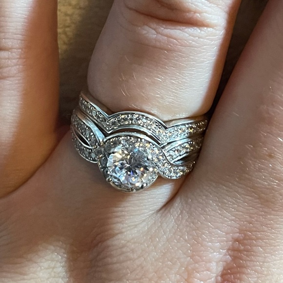 Beautiful Ring - Picture 4 of 10